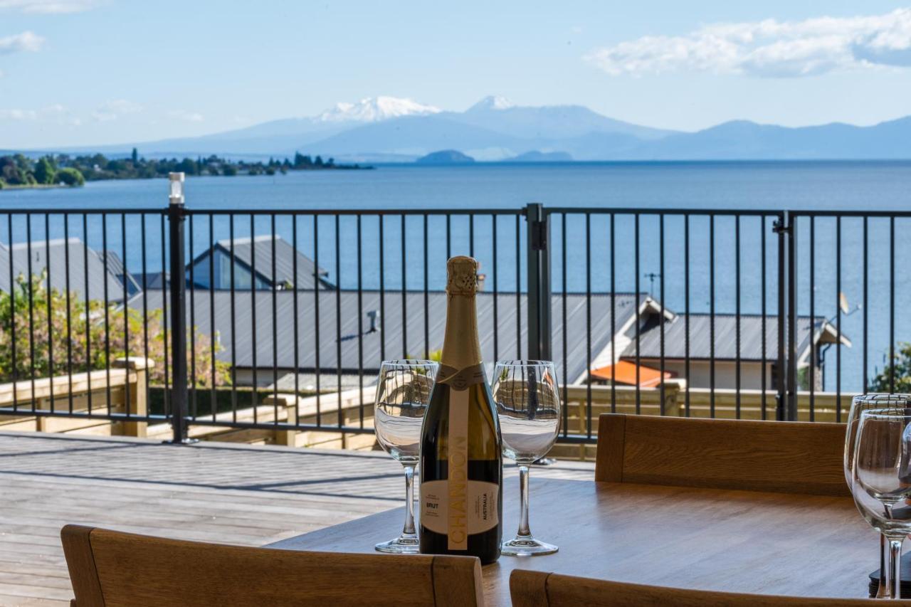 Lakeview Terrace - Taupo Holiday Home Екстериор снимка