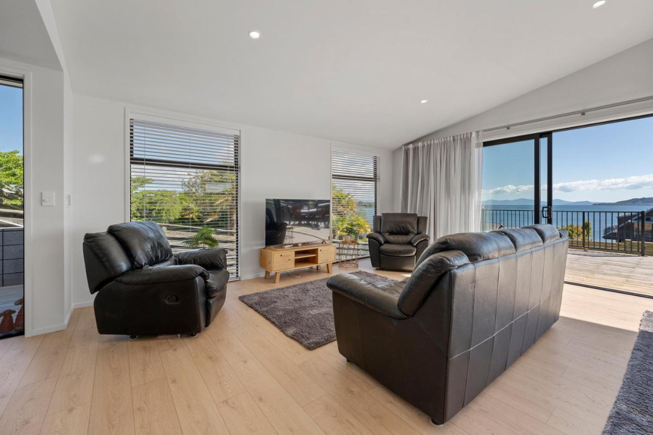 Lakeview Terrace - Taupo Holiday Home Екстериор снимка