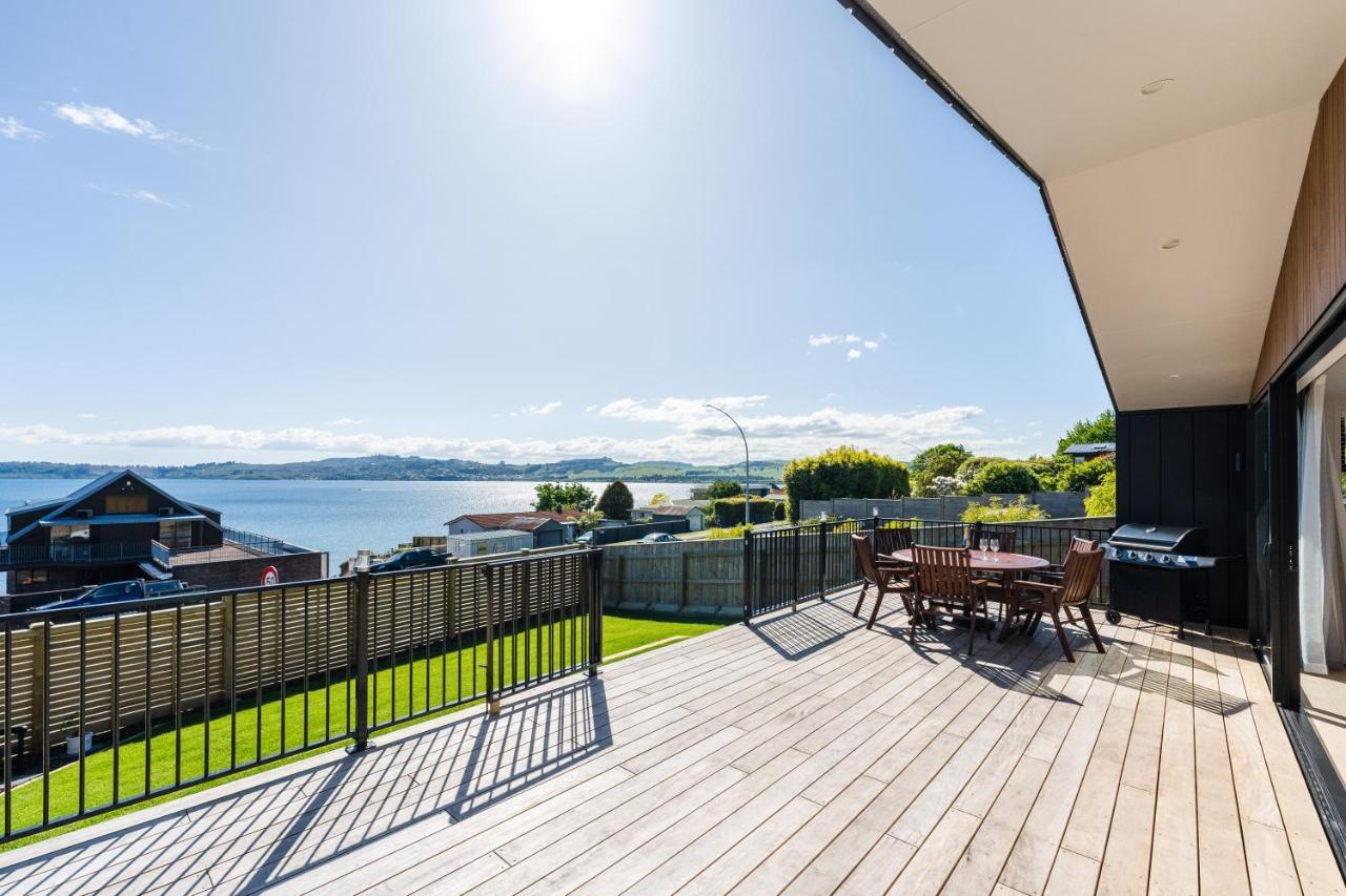 Lakeview Terrace - Taupo Holiday Home Екстериор снимка
